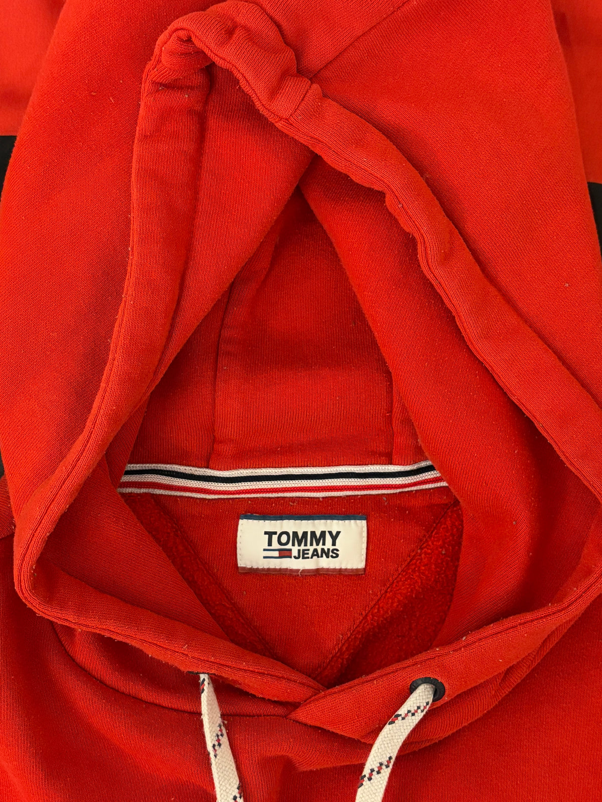 Tommy Jeans Flag Stickerei, Kapuzenpullover in rot, Größe XL used
