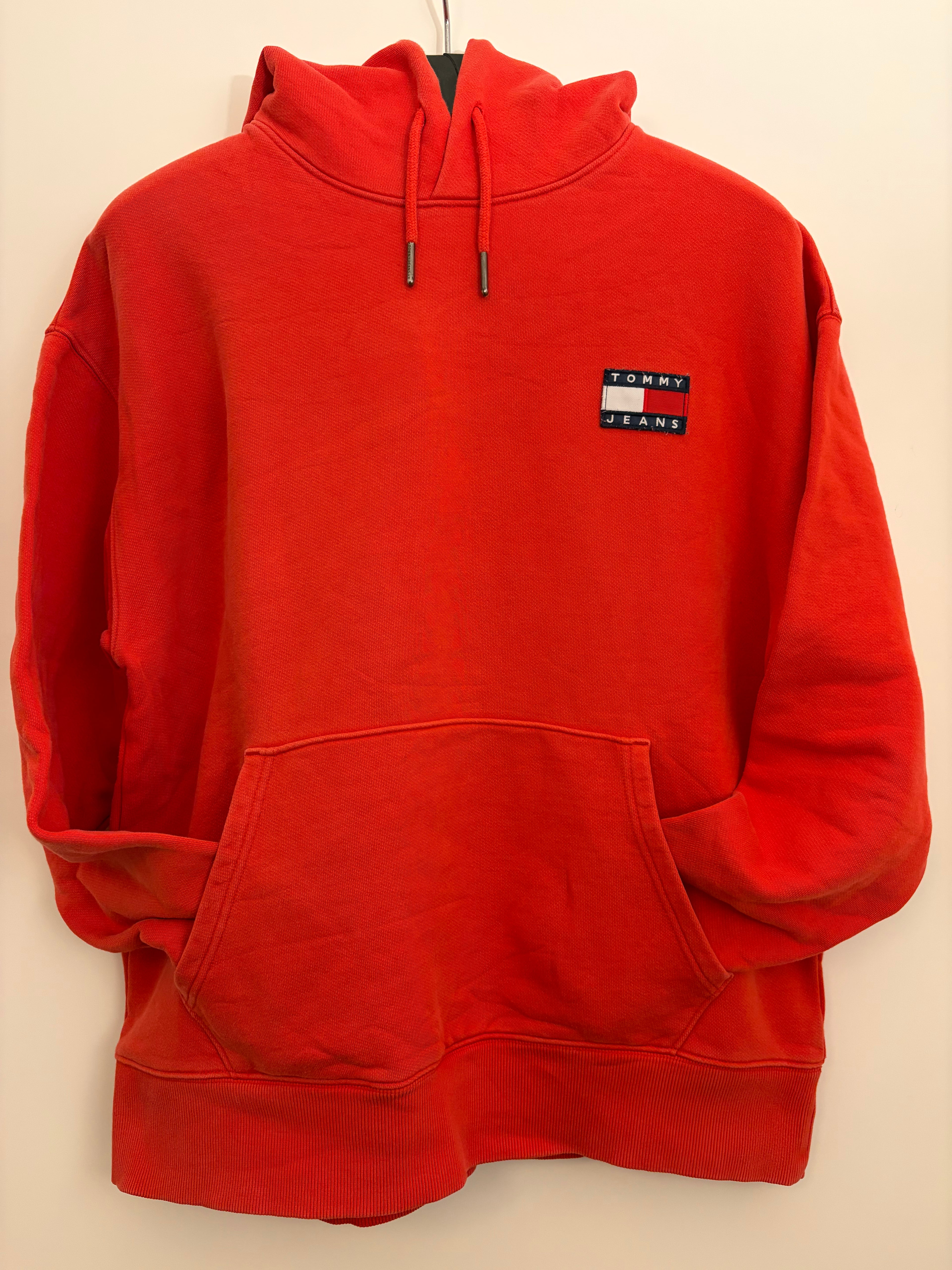 Tommy Jeans Patch, Kapuzenpullover in rot, Größe L used