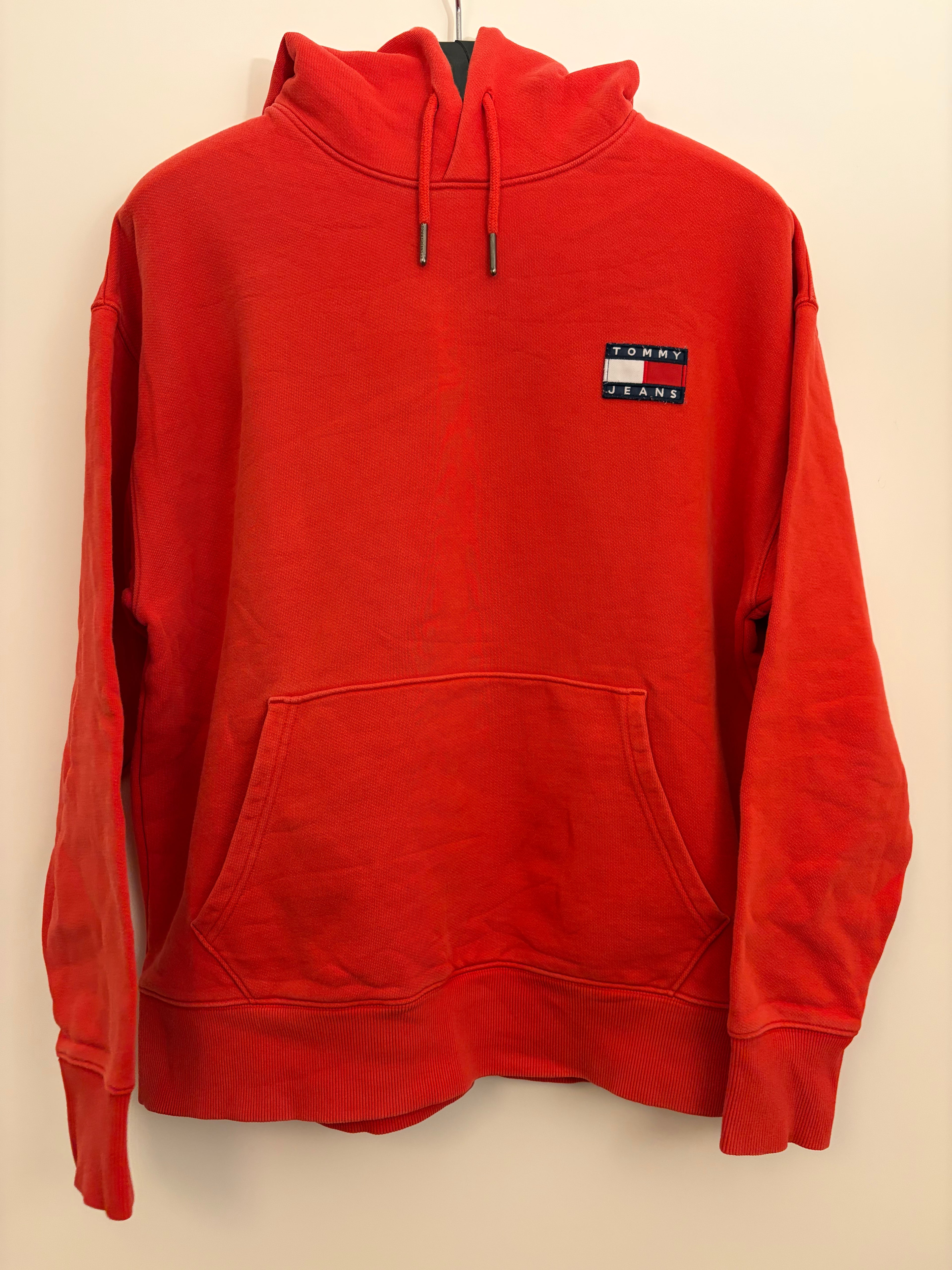 Tommy Jeans Patch, Kapuzenpullover in rot, Größe L used
